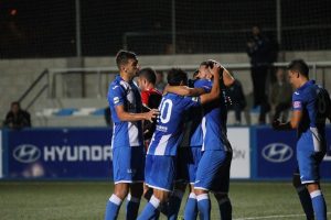 El Atlético Baleares celebra uno de sus tantos a l'Hospitalet.