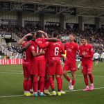 El Mallorca celebra el 0-2 de Larin