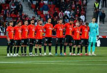 Imagen de los jugadores del Mallorca guardando un minuto de silencio en memoria de Javier Dorado